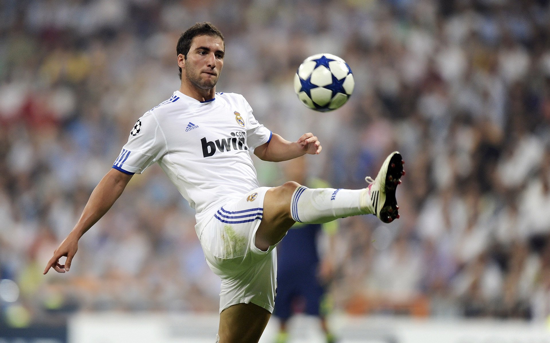 精彩纷呈的中超季后赛激烈角逐中，中超季军之战